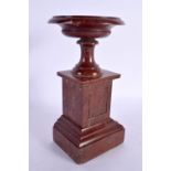 A 19TH CENTURY EUROPEAN GRAND TOUR RED MARBLE PEDESTAL URN. 22 cm high.