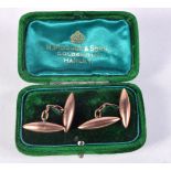 A PAIR OF 9CT GOLD CUFFLINKS. 4 grams. 3 cm x 2.25 cm.