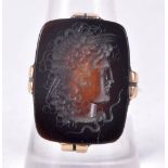 AN ANTIQUE GOLD CAMEO RING. N. 5.8 grams.