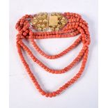 AN 18CT GOLD AND CORAL NECKLACE. 242 grams. 38 cm long.