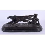 A CONTEMPORARY BRONZE SCULPTURE OF HUNTING DOGS After Bayre. 30 cm wide.