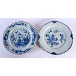 A 17TH/18TH CENTURY CHINESE EXPORT BLUE AND WHITE PLATES Kangxi/Yongzheng. 22 cm wide. (2)