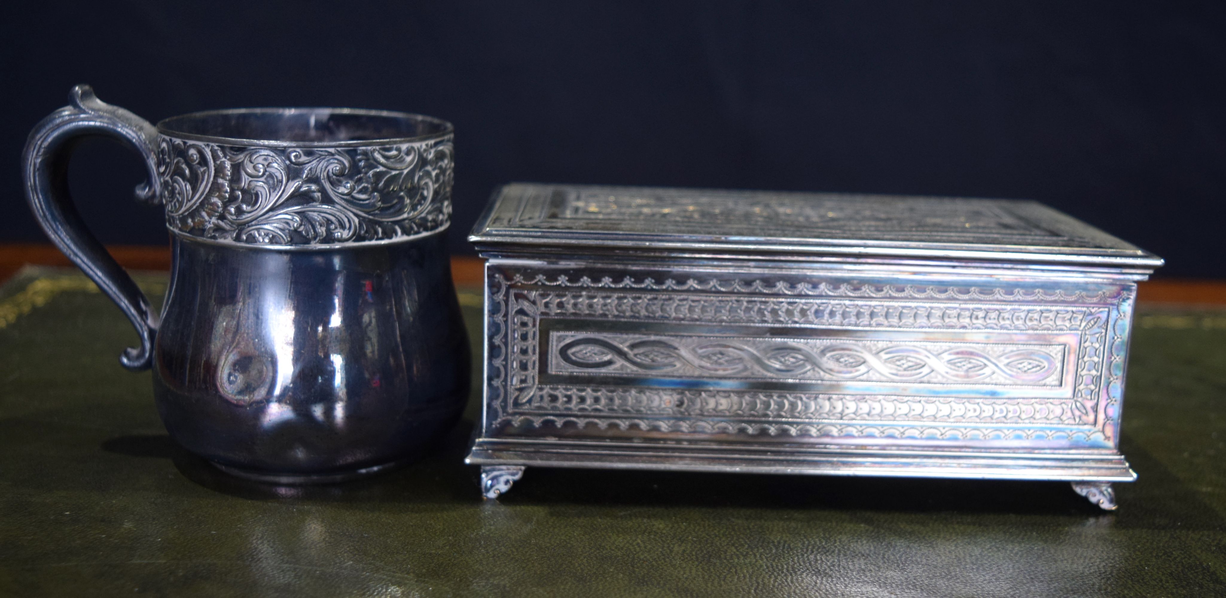 ASSORTED SILVER PLATE together with a prayer rug etc. (qty) - Bild 4 aus 4
