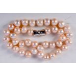 A PINK PEARL NECKLACE. Length 48cm, Pearl size 11.2mm, weight 85g