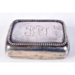 A CONTINENTAL SILVER BOX AND COVER. Stamped Sterling, 3.4cm x 8.6cm x 6cm, weight 87g