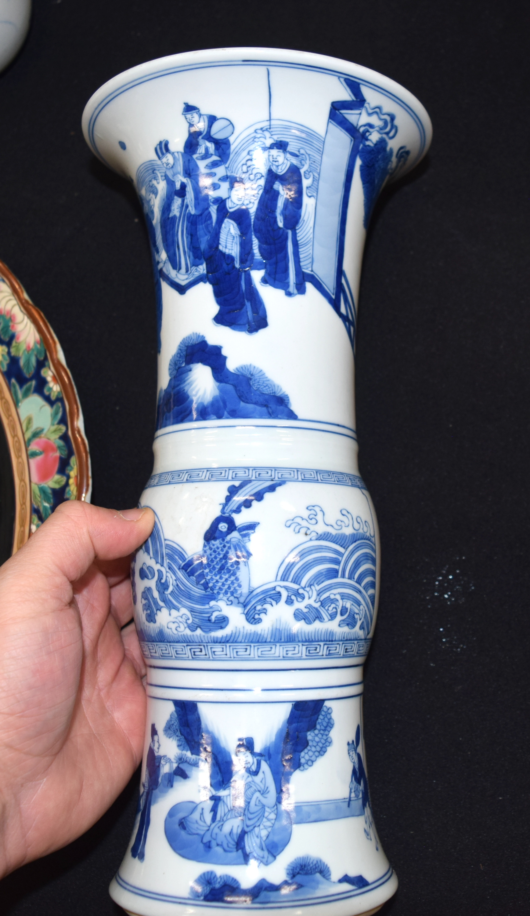 A CHINESE BLUE AND WHITE PORCELAIN GU FORM VASE 20th Century. 33 cm high. - Bild 8 aus 11