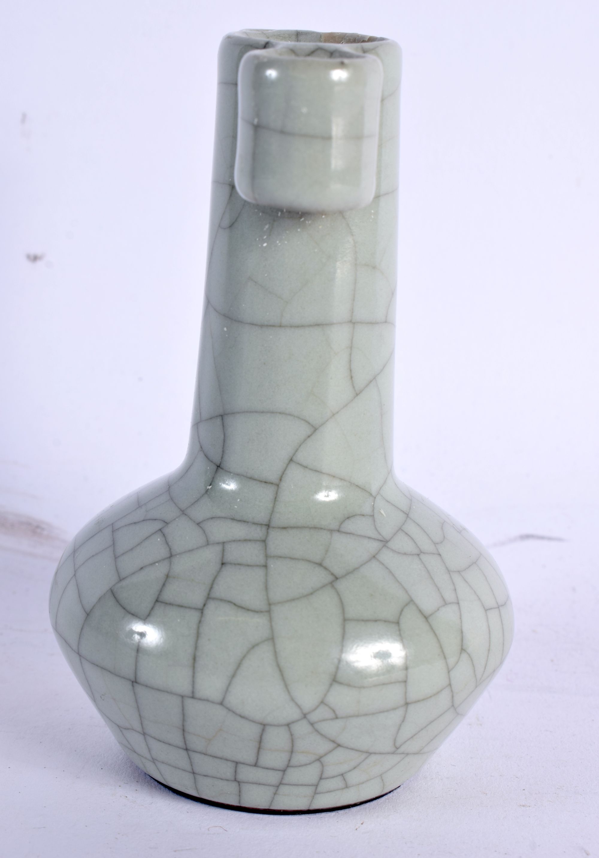 A FINE AND RARE 18TH CENTURY CHINESE GE TYPE TWIN HANDLED ARROW VASE Yongzheng mark and period, of e - Bild 3 aus 24