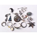 ASSORTED VINTAGE JEWELLERY. 129 grams. Largest 5.75 cm x 5 cm. (qty)