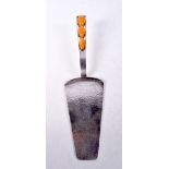 A VINTAGE SILVER AND AMBER SLICE. 86 grams. 22 cm x 6 cm.