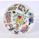 A Chinese porcelain polychrome dish 18 cm diameter.