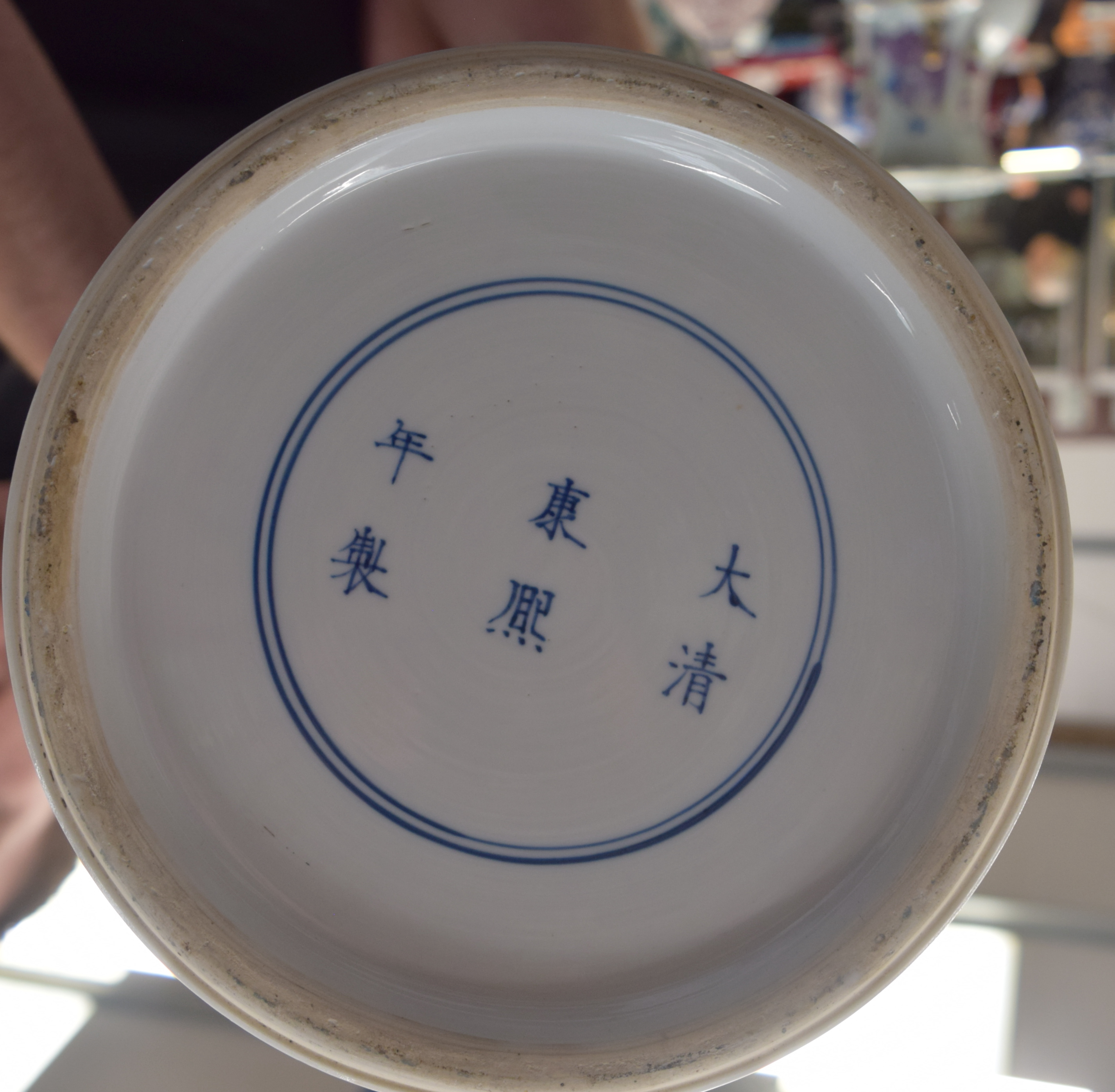 A LARGE CHINESE BLUE AND WHITE PORCELAIN ROLWAGEN VASE probably 19th century, bearing Kangxi marks t - Bild 21 aus 22
