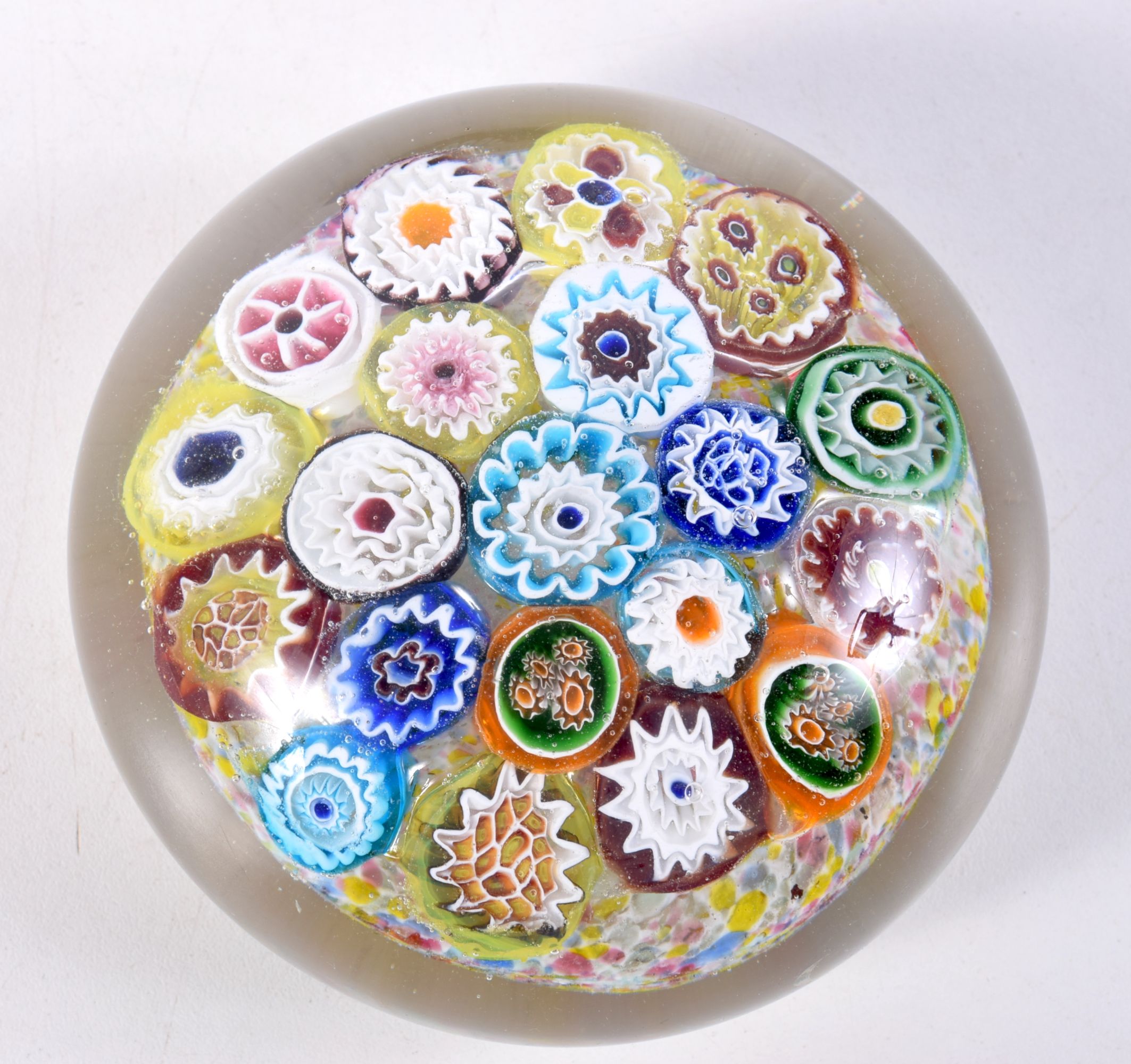 A collection of Paperweights, Millefiori, Perthshire etc largest 10.5 cm (8) - Bild 8 aus 17