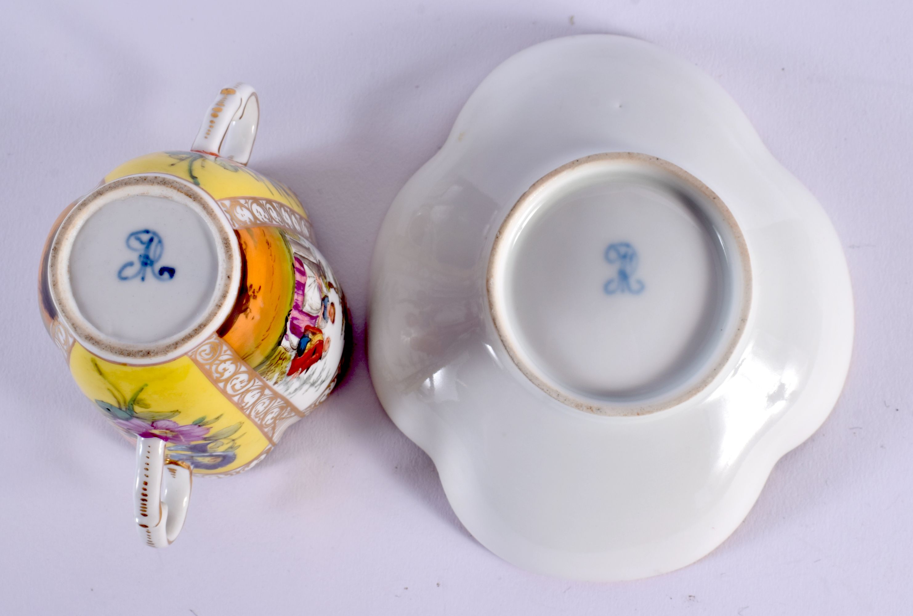 A DRESDEN AUGUSTUS REX PORCELAIN QUATREFOIL CHOCOLATE CUP AND SAUCER. 13 cm wide. (2) - Bild 4 aus 4