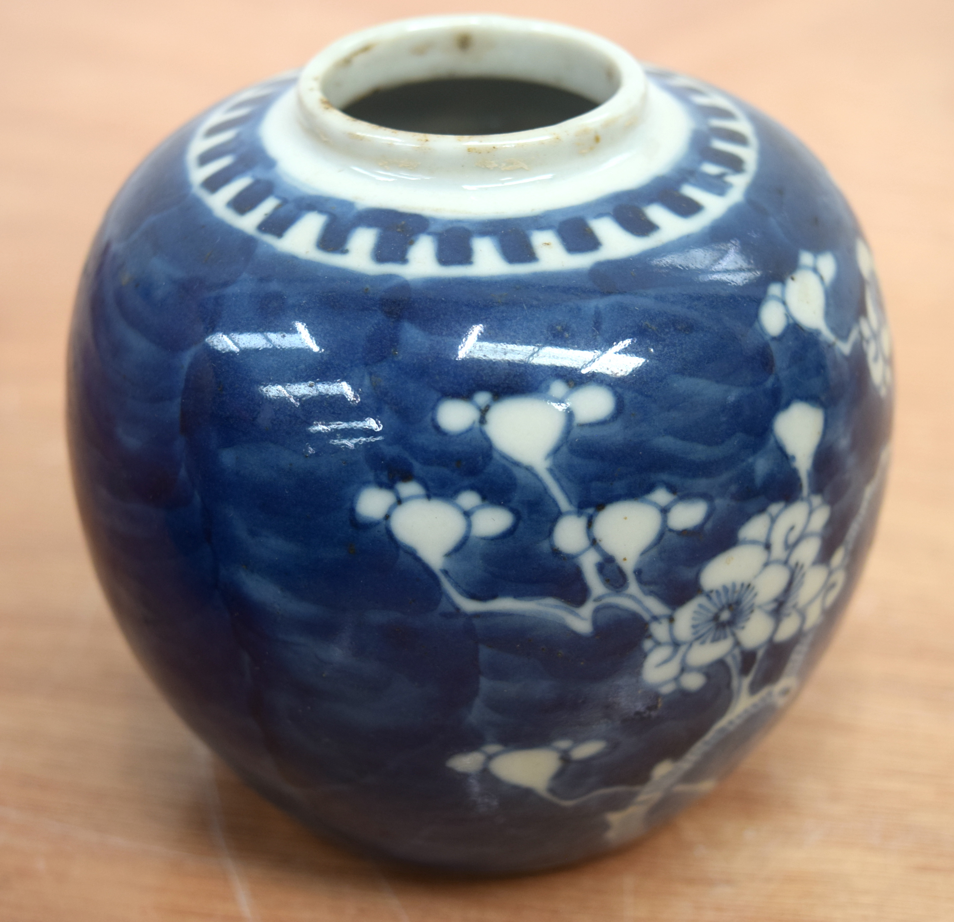 FOUR 19TH CENTURY CHINESE BLUE AND WHITE GINGER JARS Kangxi style. Largest 15 cm x 11 cm. (4) - Bild 25 aus 31