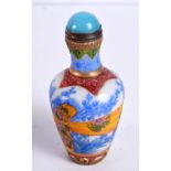 A Chinese porcelain snuff bottle 10 cm