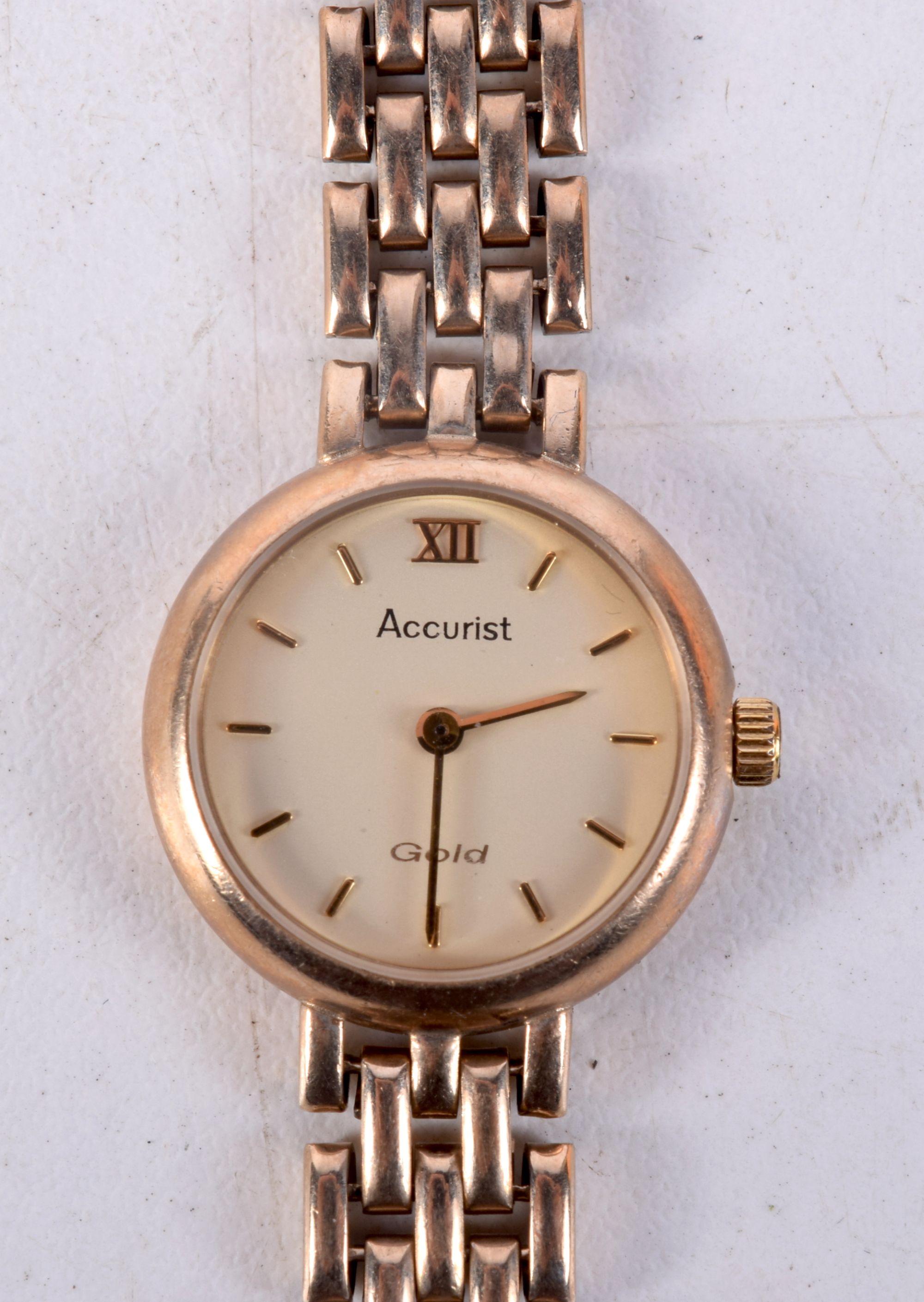 A 9CT GOLD ACCURIST WRISTWATCH with 9ct gold strap. 22 grams. 2 cm wide inc crown. - Bild 2 aus 5