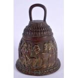 AN UNUSUAL 18TH/19TH CENTURY EUROPEAN BRONZE BELL formed with figures carrying severed heads. 18 cm