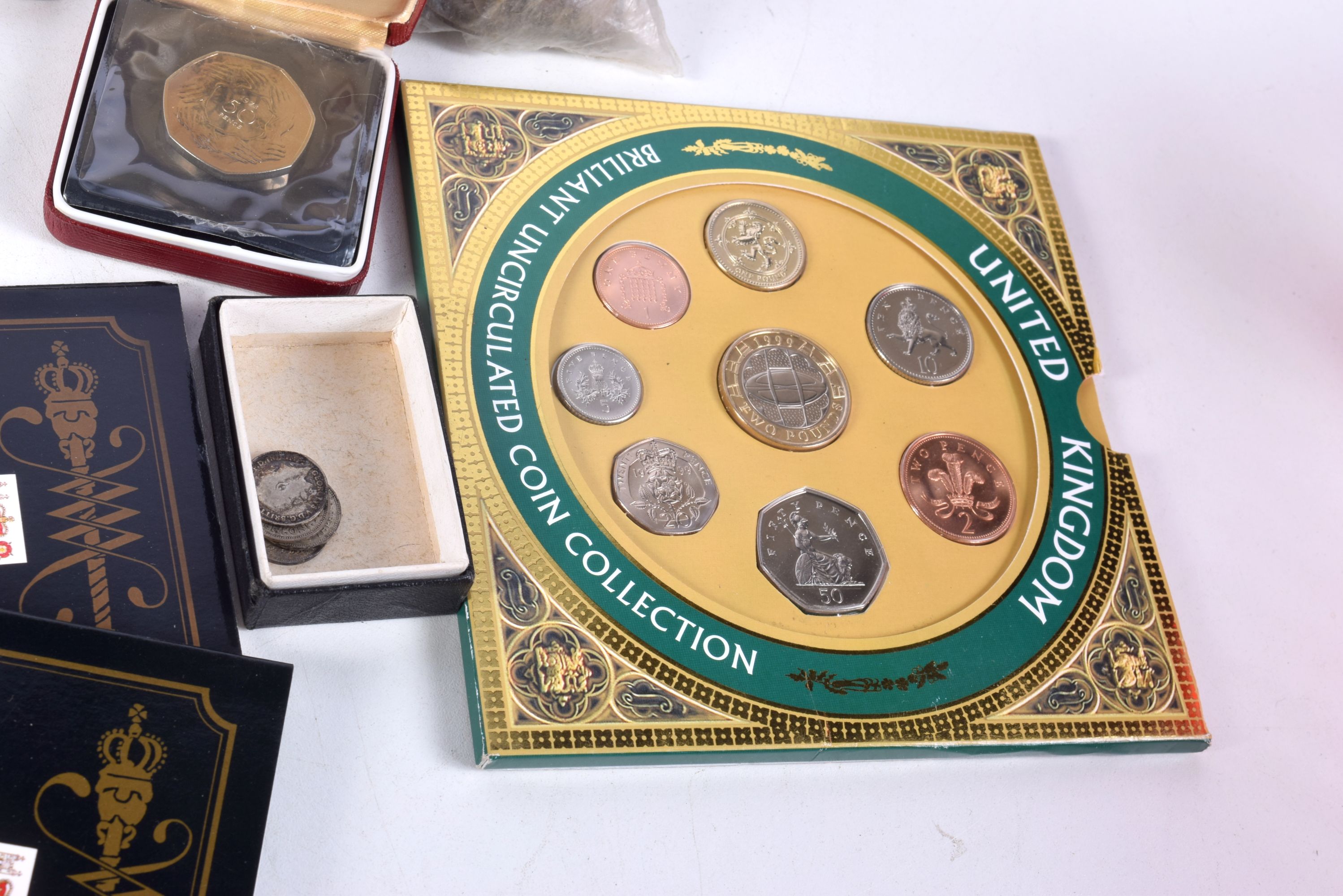 A collection of Coins and bank notes pre decimal and Continental (Qty). - Bild 9 aus 9