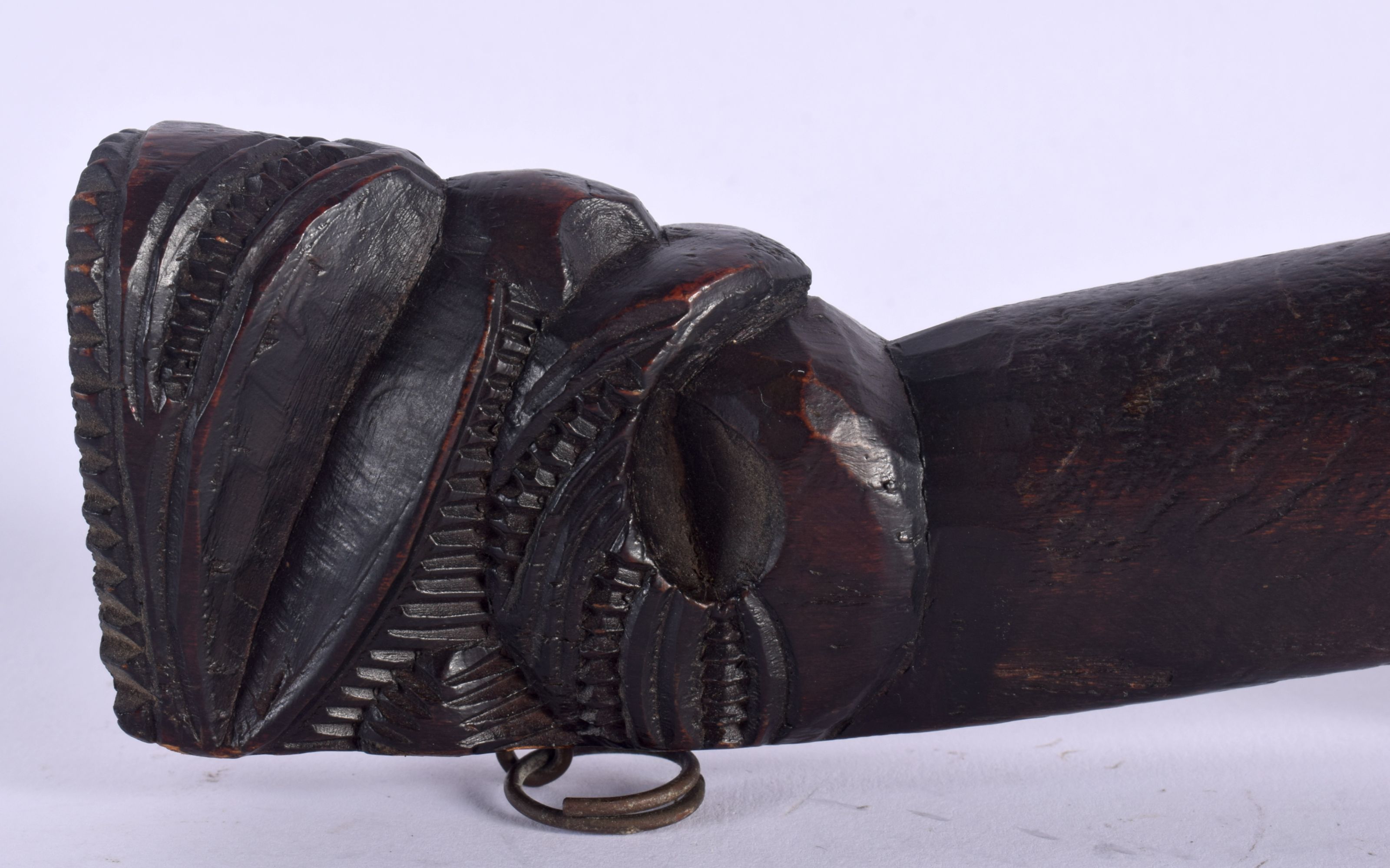 AN UNUSUAL EARLY 20TH CENTURY MAORI TRIBAL NEW ZEALAND CARVED WOOD CLUB possibly a Wahaiki, with fla - Image 10 of 22