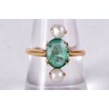 AN ANTIQUE YELLOW METAL EMERALD AND PEARL RING. O. 3.6 grams.
