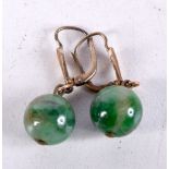 A PAIR OF VINTAGE CHINESE JADE AND GOLD EARRINGS. 5.3 grams. Jade 2.75 cm wide.