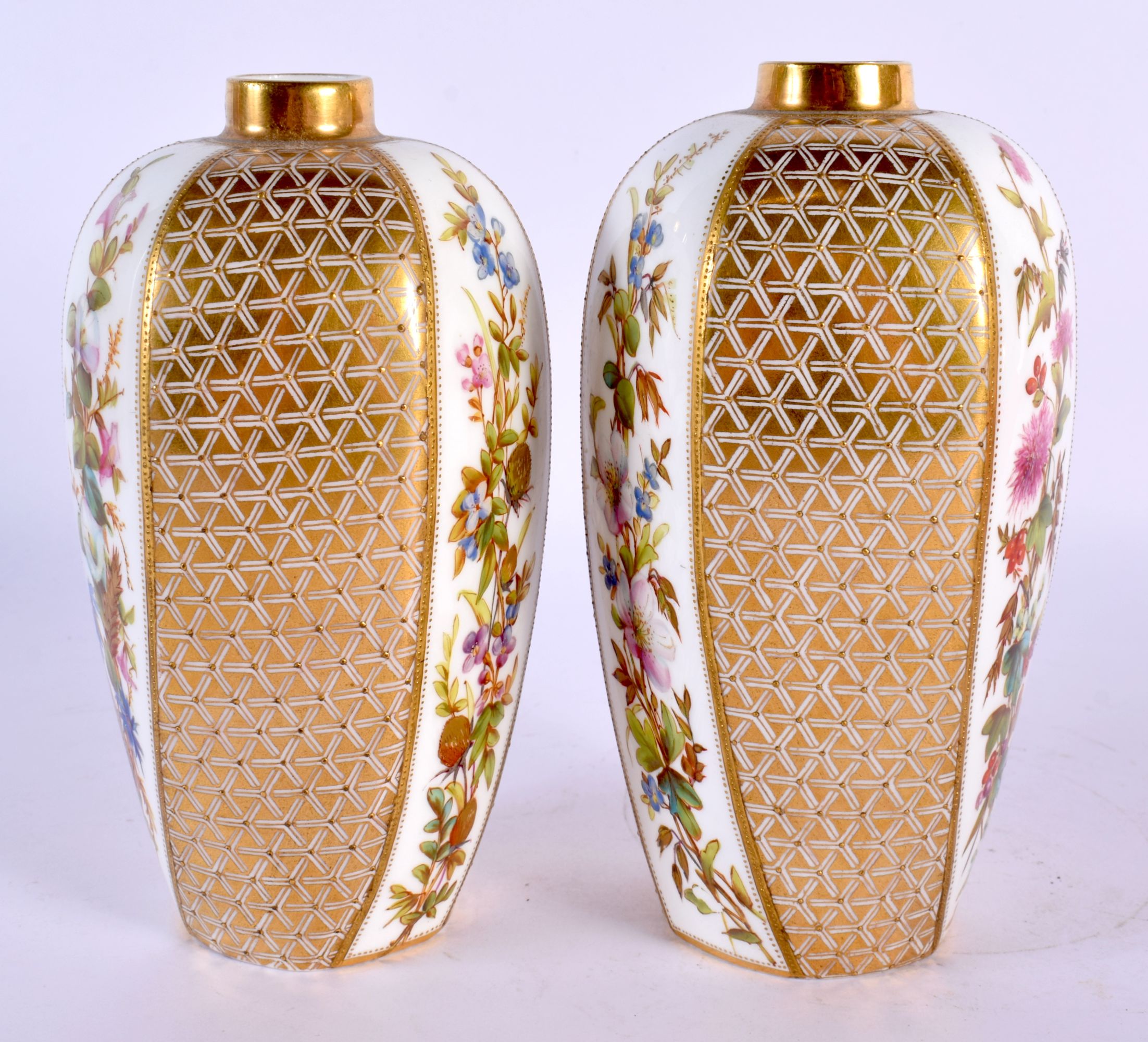 19th century Coalport rare pair of vases painted with an alternating panel of flowers and raised gil - Bild 2 aus 4