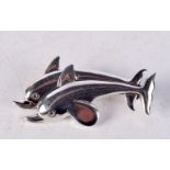 A SILVER DOLPHIN BROOCH. 5 grams. 3.5 cm x 2 cm.