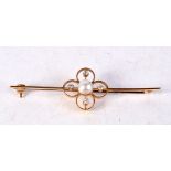 AN 18CT GOLD AND DIAMOND BROOCH. 3 grams. 5.25 cm x 1.5 cm.