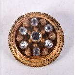 A VICTORIAN YELLOW METAL BROOCH. 7.3 grams. 3 cm diameter.