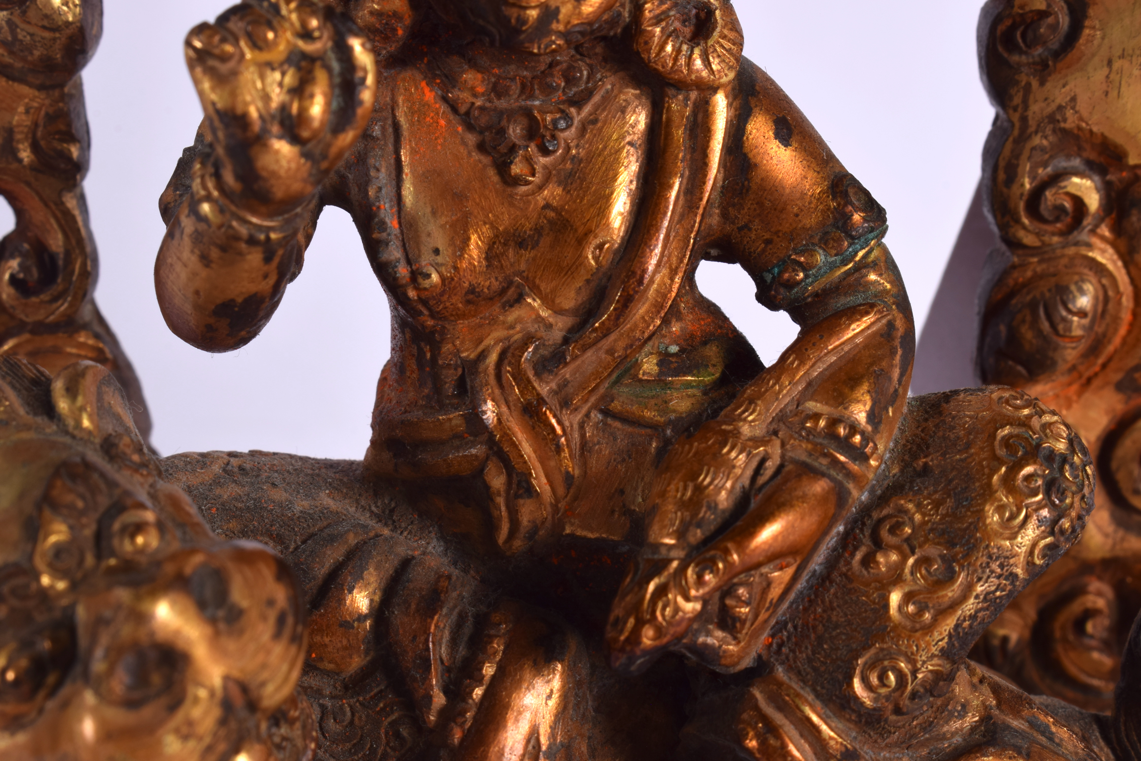 A 19TH CENTURY CHINESE TIBETAN GILT BRONZE FIGURE OF A BUDDHA modelled riding upon a beast. 19 cm x - Bild 7 aus 27