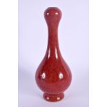 A CHINESE GARLIC NECK RED PORCELAIN VASE 20th Century. 18 cm high.