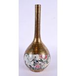 A JAPANESE TAISHO PERIOD PORCELAIN BULBOUS VASE. 22 cm high.