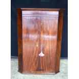 A GEORGE III MAHOGANY HANGING CORNER UNIT. 112 cm x 78 cm.