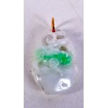 A CHINESE JADE PENDANT. 3.2cm x 2.1cm, weight 9.5g