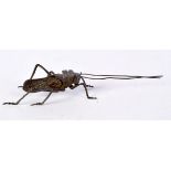 A JAPANESE BRONZE ARTICULATED LONG HORNED GRASSHOPPER. 13.7cm x 2.3cm x 3.1cm