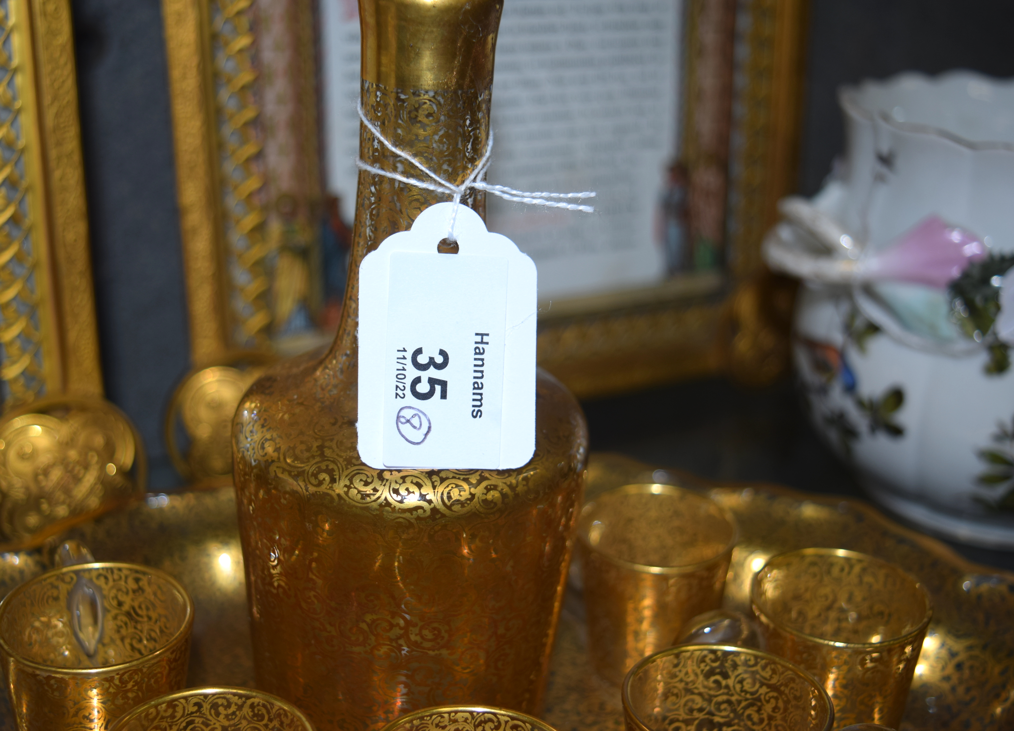 A FINE ANTIQUE BOHEMIAN GILT DECORATED GLASS LIQUOR BOTTLE with stand and glasses. Largest 27 cm x 1 - Bild 10 aus 17