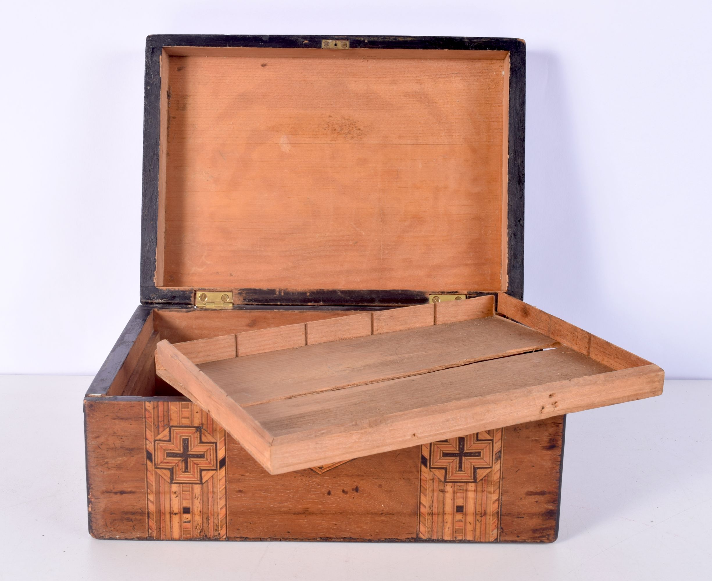 An antique wooden inlaid box 13 x 27 x 19cm. - Bild 2 aus 5