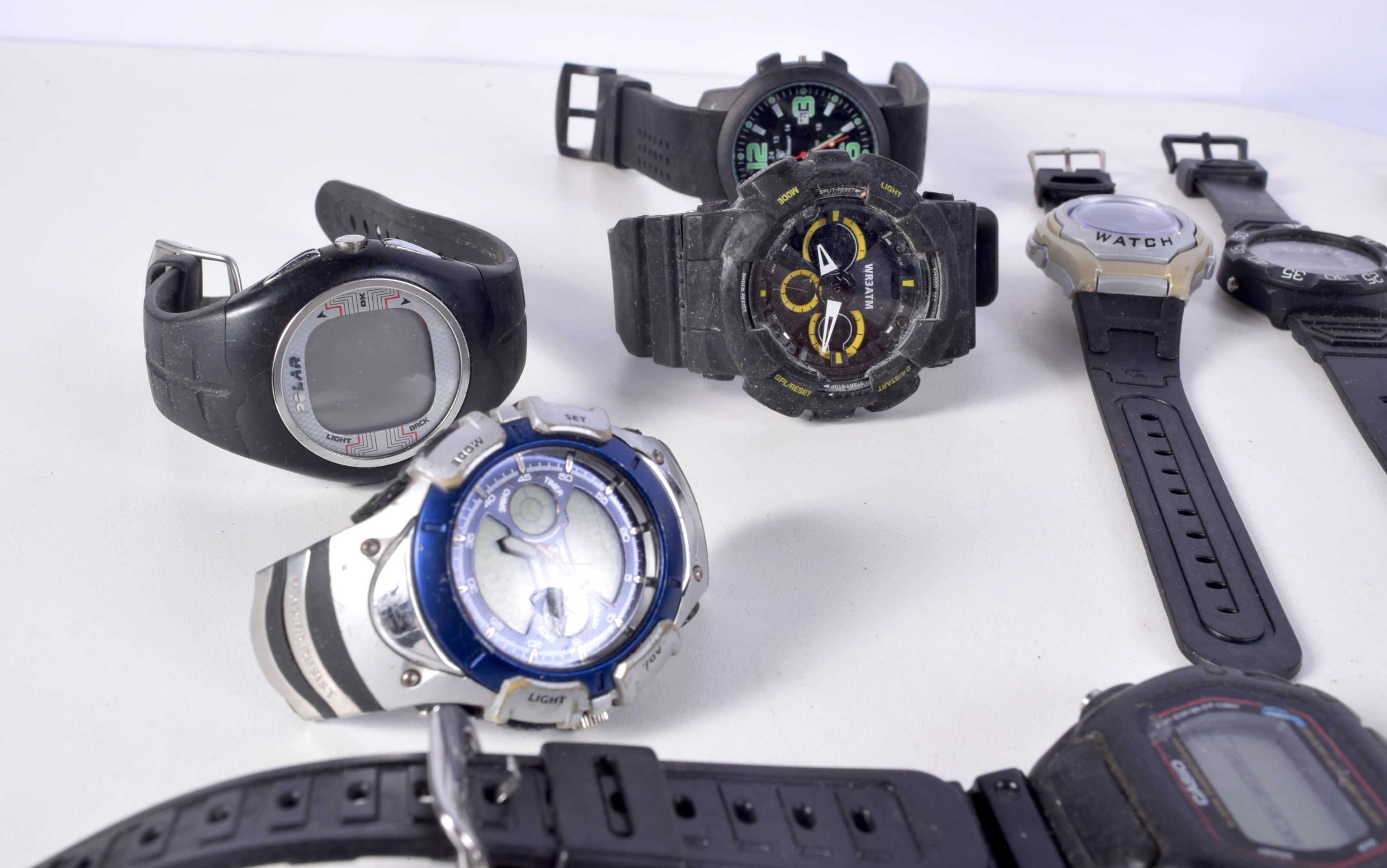 A collection of digital watches (Qty). - Bild 2 aus 3