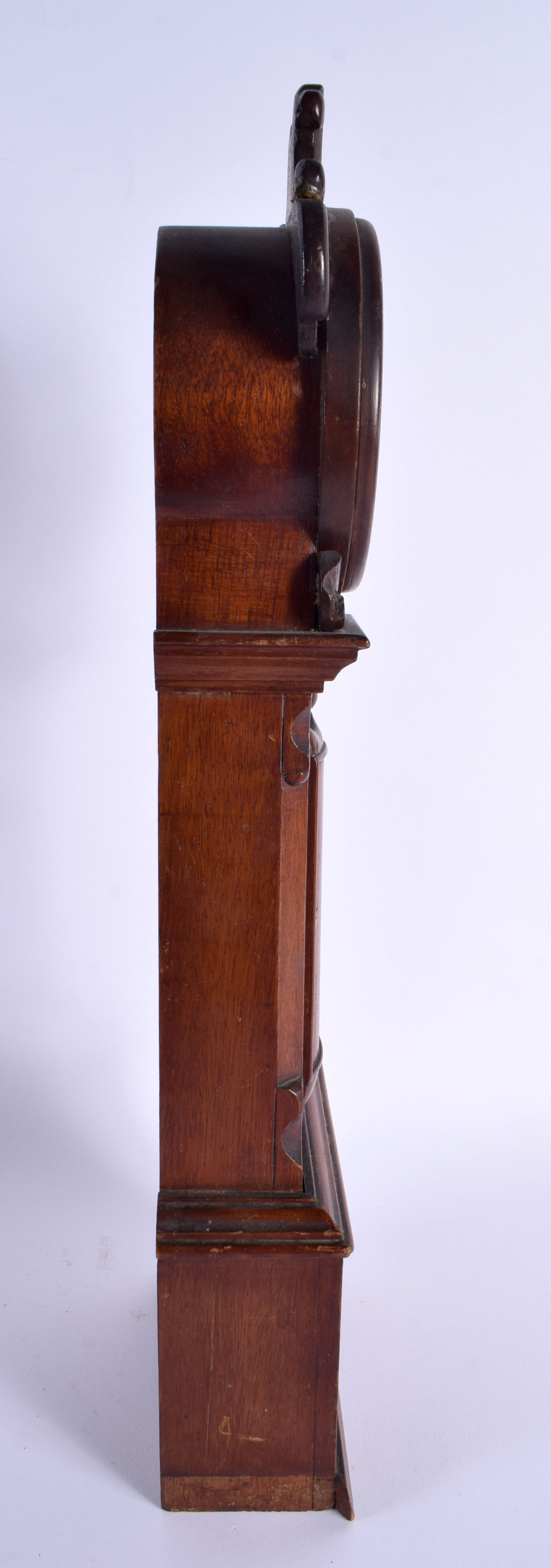 AN ANTIQUE MINIATURE GRANDFATHER CLOCK. 43 cm high. - Bild 3 aus 4