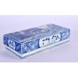 AN EARLY 20TH CENTURY CHINESE BLUE AND WHITE PORCELAIN BOX AND COVER Late Qing/Republic. 12 cm x 6 c