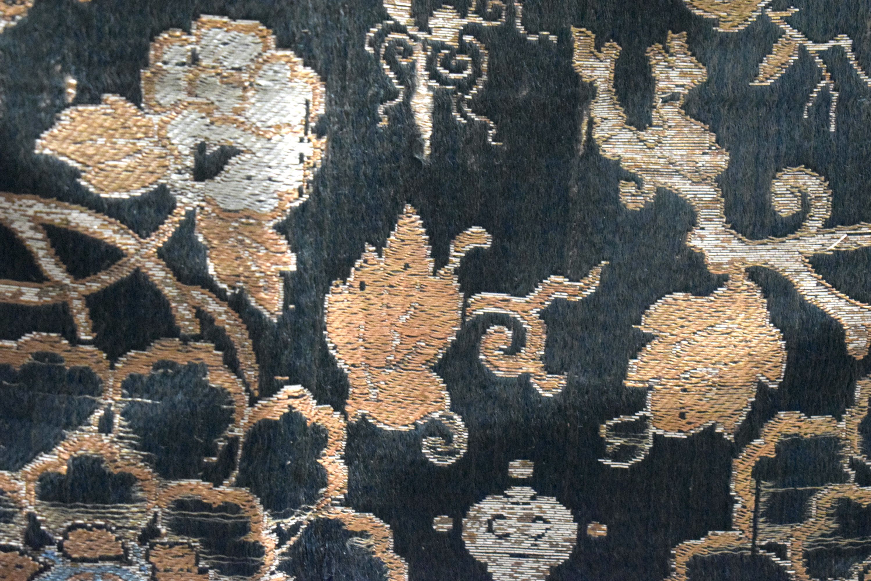 A 17TH CENTURY CHINESE GREEN SILK WORK BROCADE PANEL Ming/Qing. 170 cm x 55 cm. - Bild 3 aus 5