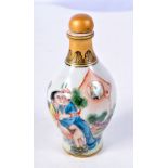 AN EROTIC PORCELAIN SNUFF BOTTLE. 9.8cm x 4.6cm