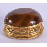 A GEORGE III YELLOW METAL AGATE BOX AND COVER. 4.5 cm x 3.75 cm.
