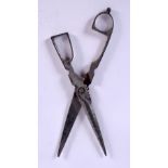 A PAIR OF TURKISH OTTOMAN STEEL SCISSORS. 14 cm long.