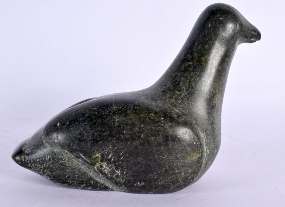 A NORTH AMERICAN INUIT CARVED STONE FIGURE OF A BIRD. 12 cm x 8 cm. - Image 2 of 4