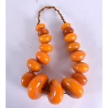 A LARGE EARLY 20TH CENTURY CONTINENTAL AMBER BOULDER NECKLACE. 600 grams. 60 cm long, 601 grams, lar