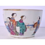 AN EARLY 20TH CENTURY CHINESE FAMILLE ROSE PORCELAIN BOWL Late Qing/Republic. 10 cm x 6.5 cm.