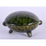 A CHINESE GREEN GLAZED BOX AND COVER 20th Century. 6 cm wide.