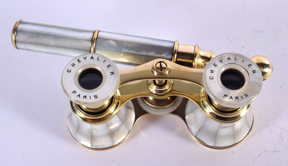 ANTIQUE FRENCH CHEVALIER MOTHER-OF-PEARL OPERA GLASSES. 4.4cm retracted, 5.4cm extended, handle 13