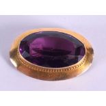 A GOLD AND AMETHYST BROOCH. 7.5 grams. 2 cm x 3 cm.